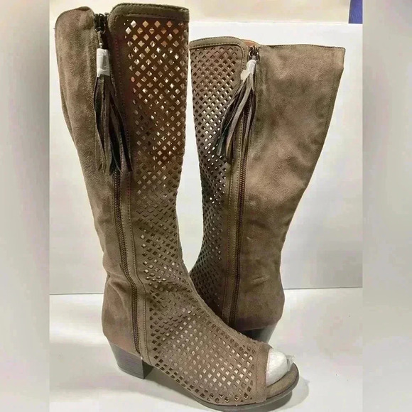 NIB!Natural Breeze-Faux Suede Perforated Chunky Heel Tassel Boots Size 9 - Picture 4 of 12